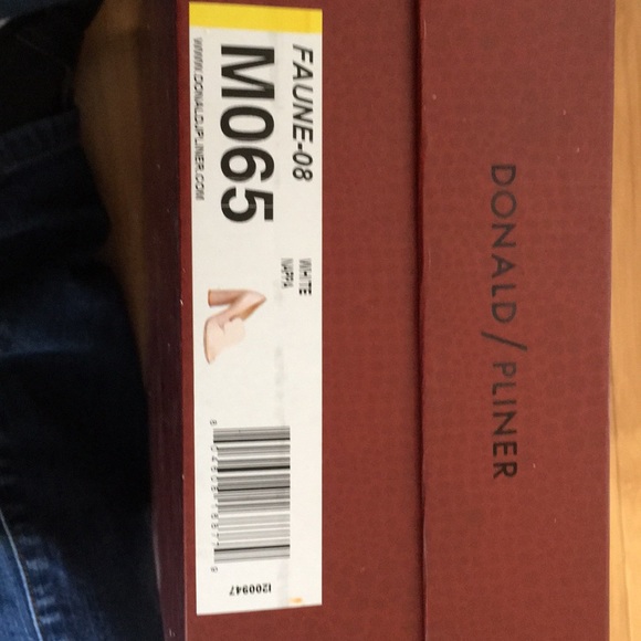 Donald Pliner Faune white leather fur heels - Picture 4 of 5